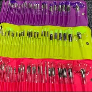 Brush sets , Only in color neon yellor or pink !